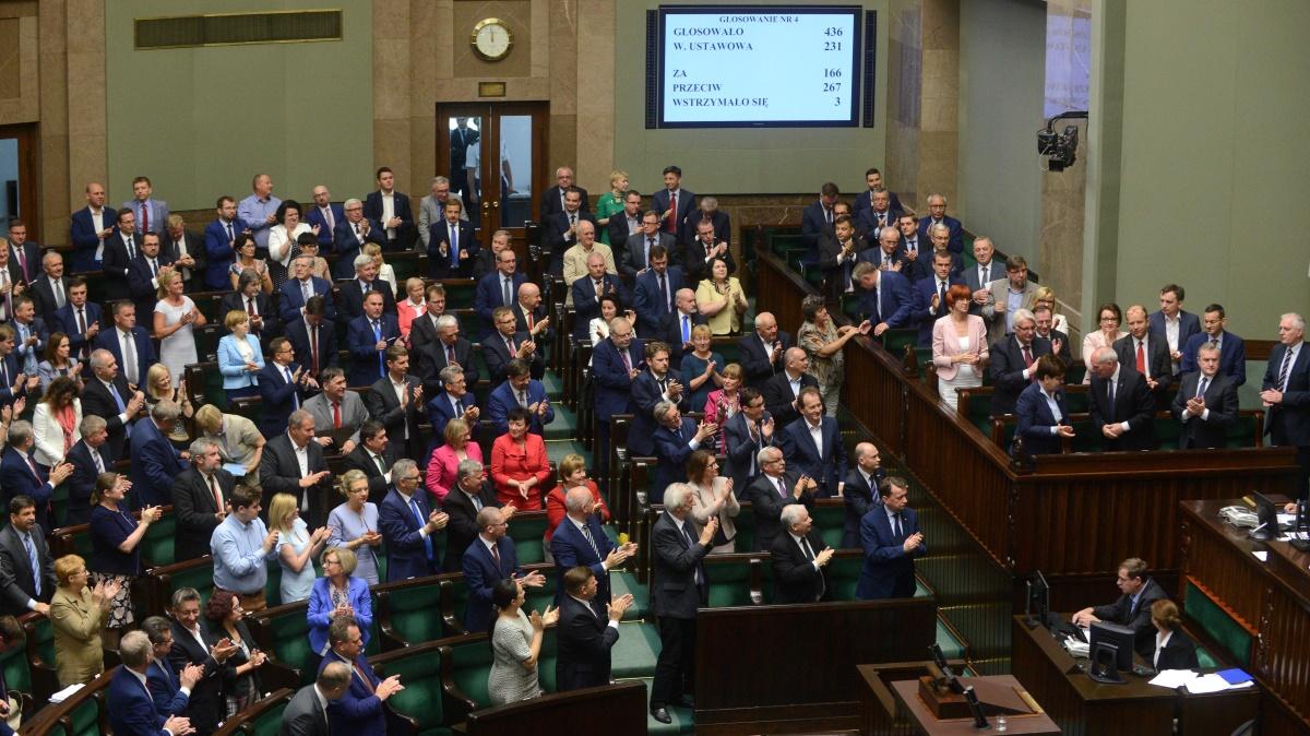 Gorąca debata. Sejm odrzucił wniosek o wotum nieufności dla Antoniego Macierewicza