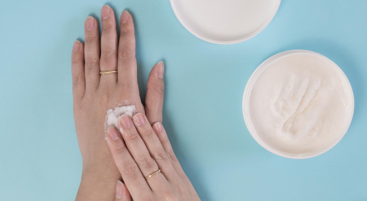 Zadbana skóra zawsze pod ręką. Jak nawilżać skórę dłoni zmęczoną ciągłym myciem?