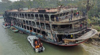 Katastrofa w Bangladeszu. Pożar promu z 800 pasażerami na pokładzie