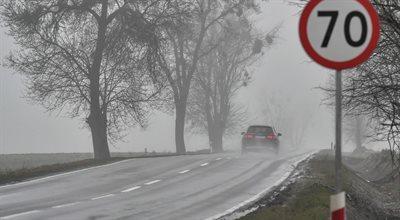 Uwaga kierowcy, trudne warunki na drogach. GDDKiA ostrzega przed mgłą w trzech województwach