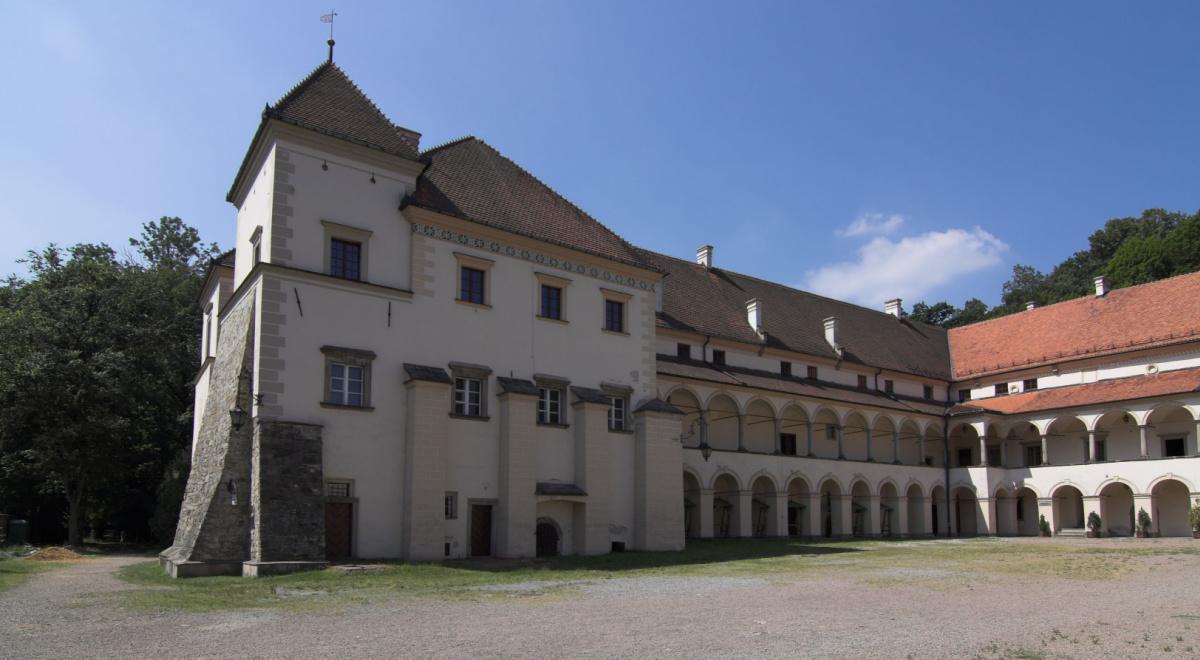 "Mały Wawel" w Suchej Beskidzkiej: barokowy pałac w malowniczym otoczeniu