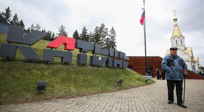 Rosjanie usunęli polską flagę w Katyniu. Jest reakcja polskiego MSZ