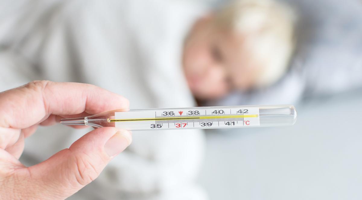Przyklejany mini termometr pomoże w monitorowaniu choroby