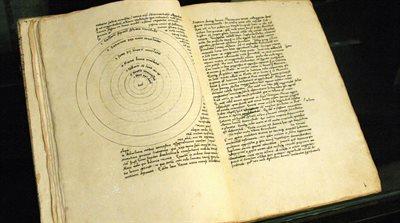 "De revolutionibus...": cenny rękopis Mikołaja Kopernika w powieściach Izabeli Szylko