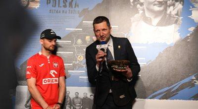 Żużel. Speedway GP 2023: Bartosz Zmarzlik i jego podarunek. Wyjątkowy eksponat w Muzeum Sportu i Turystyki 