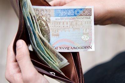 Obligacje za ponad 5,7 mld zł trafiły do portfeli Polaków. Resort finansów podał nowe dane