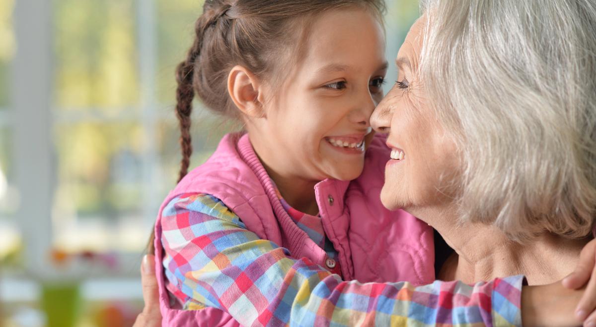 Jak rozmawiać z dziećmi o chorobie babci lub dziadka?