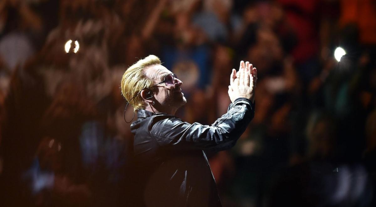 Bono, papież i piłka nożna a sprawa uchodźców