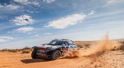 Dakar 2024: Loeb goni Sainza. Kłopoty Hołowczyca