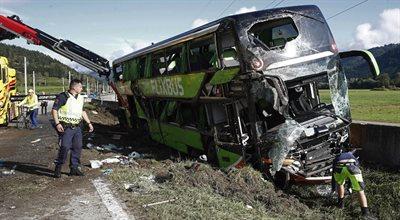 Wypadek autokaru Flixbusa pod Lipskiem. Są ofiary śmiertelne i wielu rannych