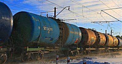 Rosja: eksplozja na torach przy rafinerii. Uszkodzona cysterna