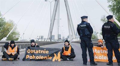 Ofensywa aktywistów w Warszawie. Chcieli zablokować dwa mosty. Interweniowała policja