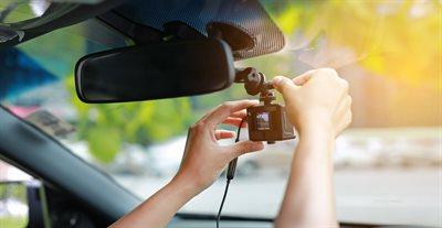 Wideorejestrator w samochodzie a bezpieczeństwo na drogach. Czy istnieje związek?