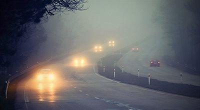 Trwa akcja "Znicz". Gęste mgły utrudniają jazdę. Policja apeluje o ostrożność