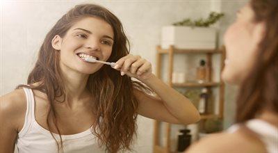 Chore dziąsła mogą powodować cięższy przebieg COVID-19. Jak dbać o higienę jamy ustnej?