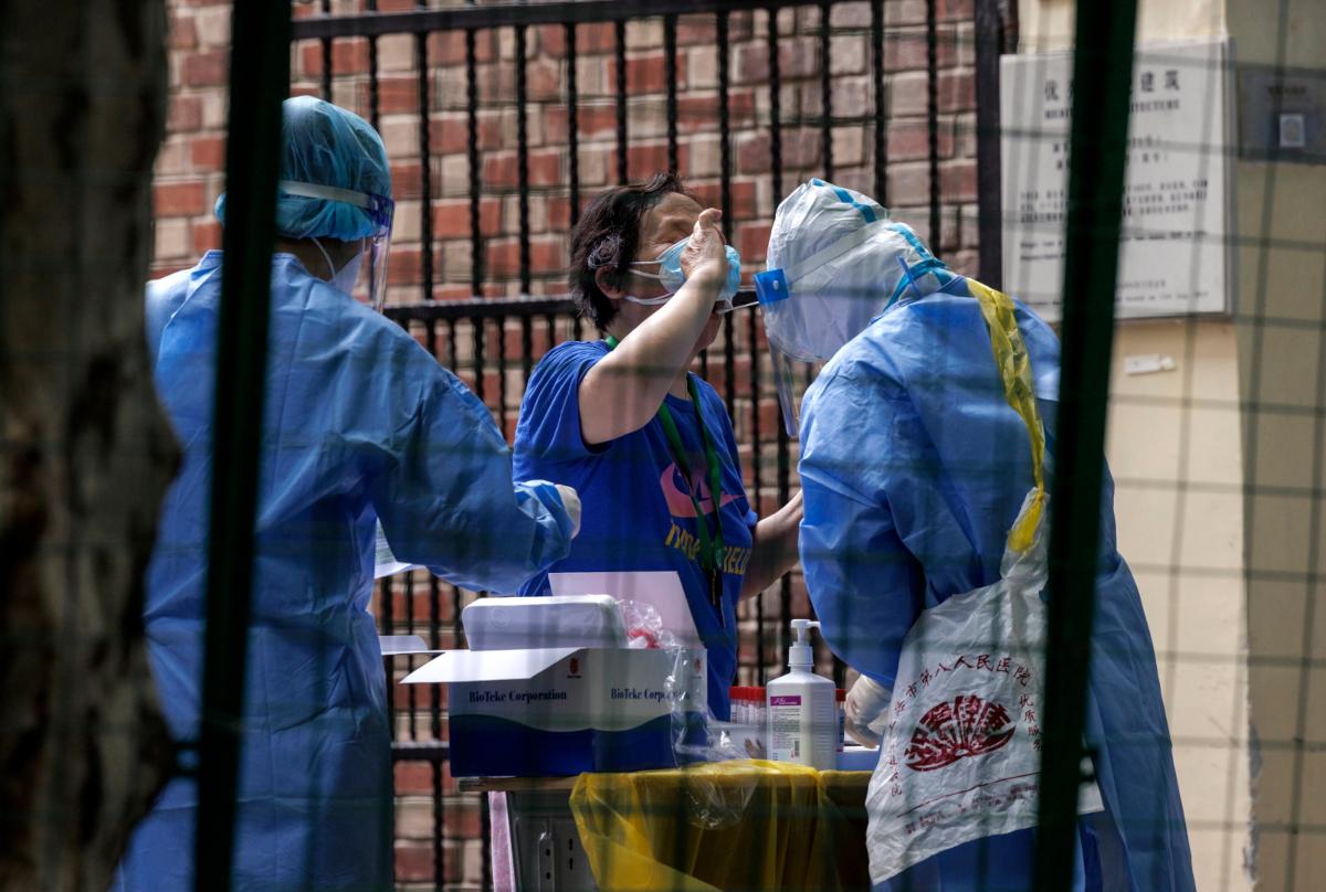 Specjaliści ostrzegają: pandemia koronawirusa powróci jesienią