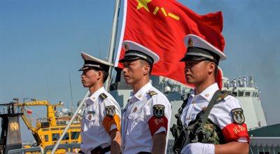 Chiny poszukują wykształconych pilotów na lotniskowce. To element budowy silnej marynarki wojennej