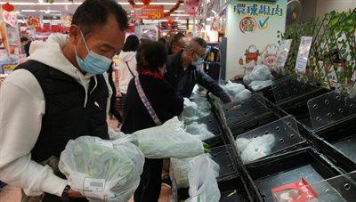 COVID-19 zakłócił dostawy żywności w Hongkongu. Wybuchła panika zakupowa