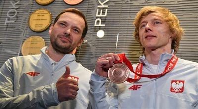 Pekin 2022: Dawid Kubacki odsłonił swój medal w Muzeum Sportu. "Tradycja podtrzymana"