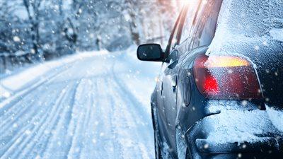 GDDKiA ostrzega kierowców. Śnieg na drodze i śliska nawierzchnia