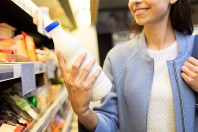 Mleko: niezbędny składnik diety czy źródło dolegliwości?