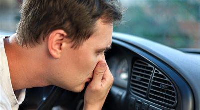 Nieprzyjemny zapach w samochodzie – jak z nim walczyć? 