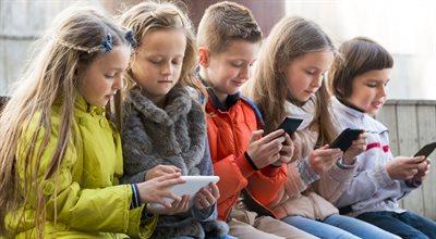Jak smartfony i internet wpływają na zdrowie, edukację i społeczeństwo