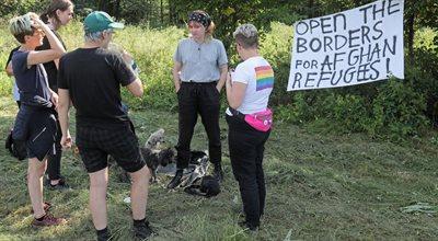 Aktywiści pomagają w nielegalnym przekraczaniu granicy? Wzywają pomoc i twierdzą, że imigranci są chorzy
