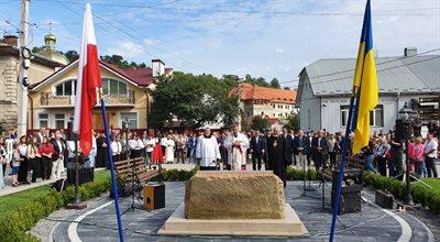 W Czortkowie na Ukrainie odsłonięto obelisk pamięci Marii i Lecha Kaczyńskich