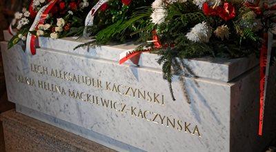 Rocznica pogrzebu Lecha i Marii Kaczyńskich. 12 lat temu para prezydencka spoczęła na Wawelu