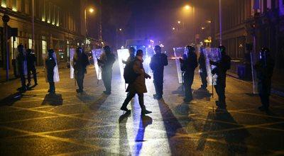 W Dublinie podpalano samochody i metro. Policja: zamieszki po ataku nożownika najpoważniejsze od lat