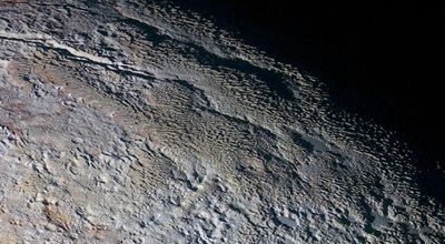 Metanowy śnieg na Plutonie