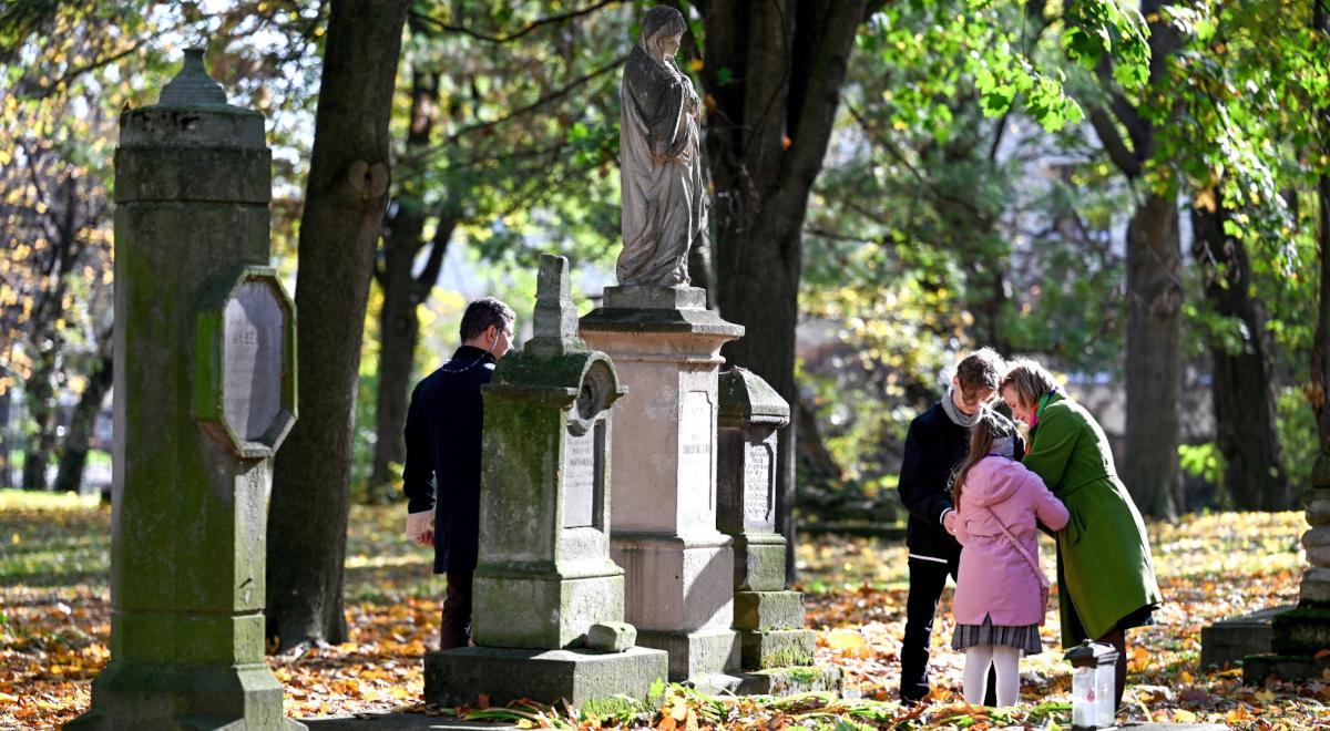 By zachować pamięć... Kwesty na polskich cmentarzach 