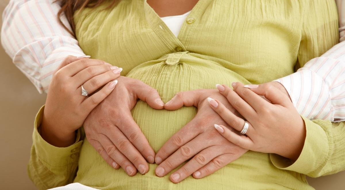 Seks w czasie ciąży i połogu. Co jest naturalne, a co powinno niepokoić?