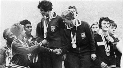 Igrzyska olimpijskie w Tokio w 1964 roku. Irena Szewińska z trzema medalami