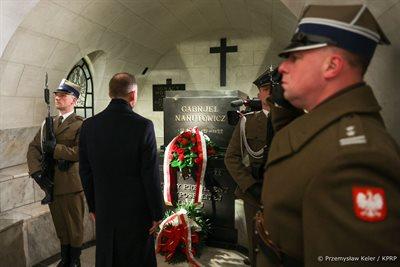 Prezydent Andrzej Duda oddał hołd Gabrielowi Narutowiczowi w setną rocznicę jego zamordowania