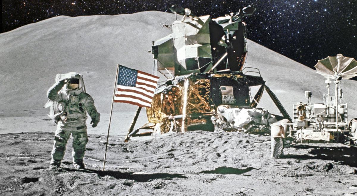 Stała obecność człowieka na Księżycu i kosmiczne ciasteczka