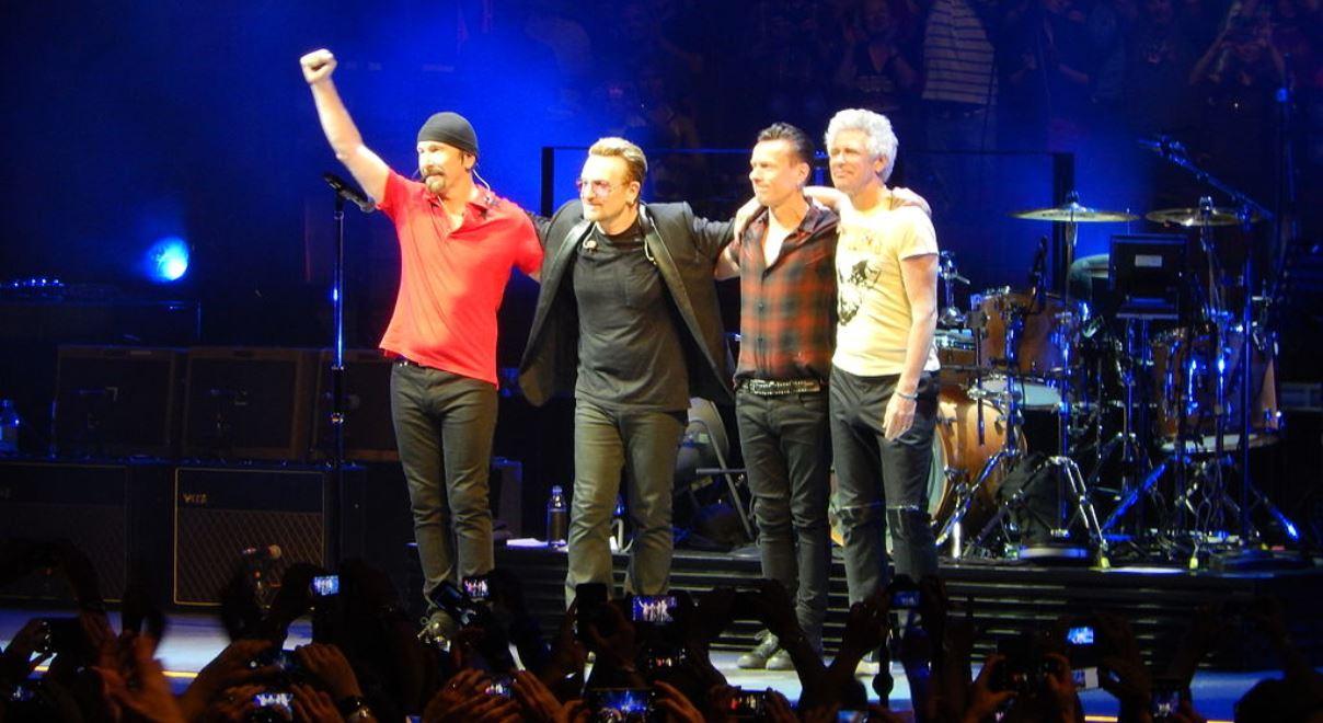Na jednej scenie z legendarną grupą U2