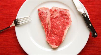 Kiełbaski i boczek w "grupie najwyższego ryzyka". WHO: czerwone mięso może powodować raka 