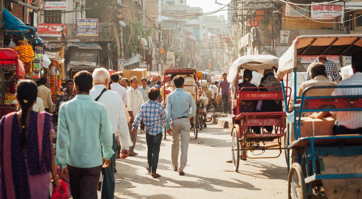 Miasto kontrastów, chaosu i magii. "Trójka – jesteśmy połączeni" w Delhi 