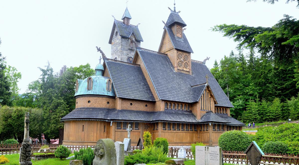 Świątynia Wang: najstarszy i jeden z najoryginalniejszych kościołów drewnianych w Polsce