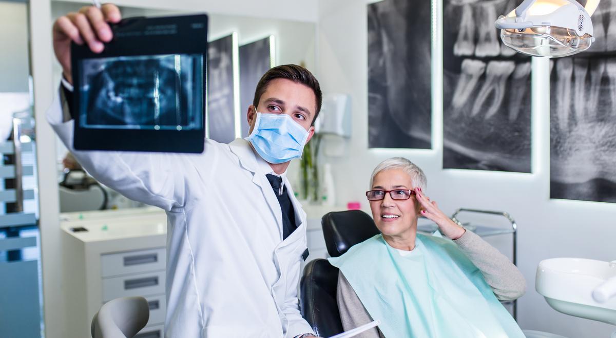 Przełom w stomatologii? Wynalazek krakowskich naukowców usprawni regenerację kości po usunięciu zębów