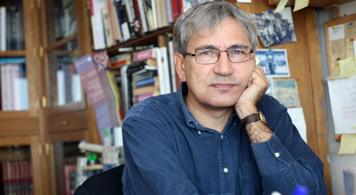 Orhan Pamuk: trzeba szukać poezji w butelce wody