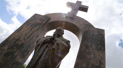 Czy przeniesienie pomnika papieża do Polski to dobry pomysł?