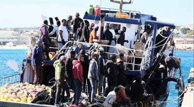 Kolejni migranci przypływają na Lampedusę. Niepokój budzi też sytuacja na innej włoskiej wyspie