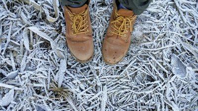Przygotowujemy obuwie na przyjście zimy. Jak zabezpieczyć buty przed solą?