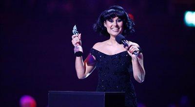 Raye absolutną rewelacją tegorocznych Brit Awards: zdobyła rekordowe sześć statuetek!