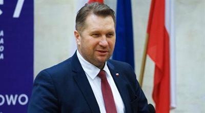 "Chcemy, by naród otrząsnął się z kompleksów". Szef PiS: minister Czarnek toczy bój o polską przyszłość