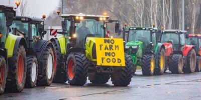 Rolnicy w Walii protestują. "To powolna śmierć, duszenie naszych farm"