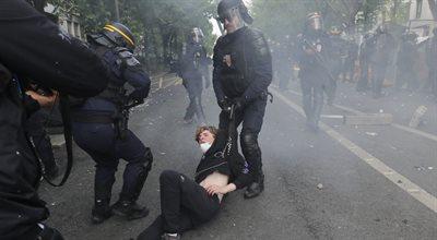 Zdemolowane ulice, spalone samochody i setki rannych policjantów. Francja liczy straty po pierwszomajowych protestach